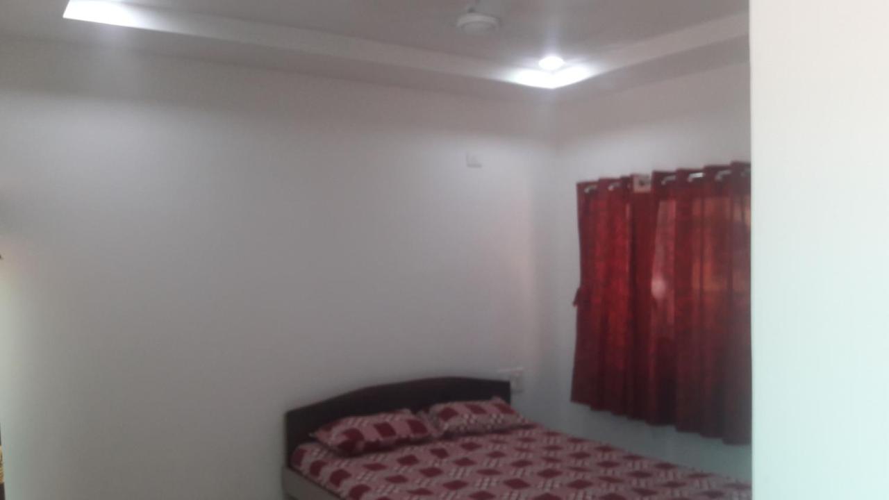 Chintamani Beach House Hotell Mālvan Exteriör bild