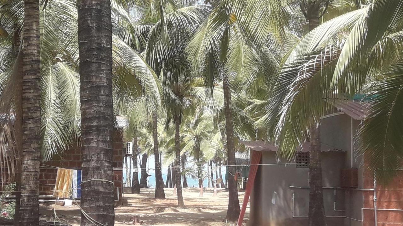 Chintamani Beach House Hotell Mālvan Exteriör bild