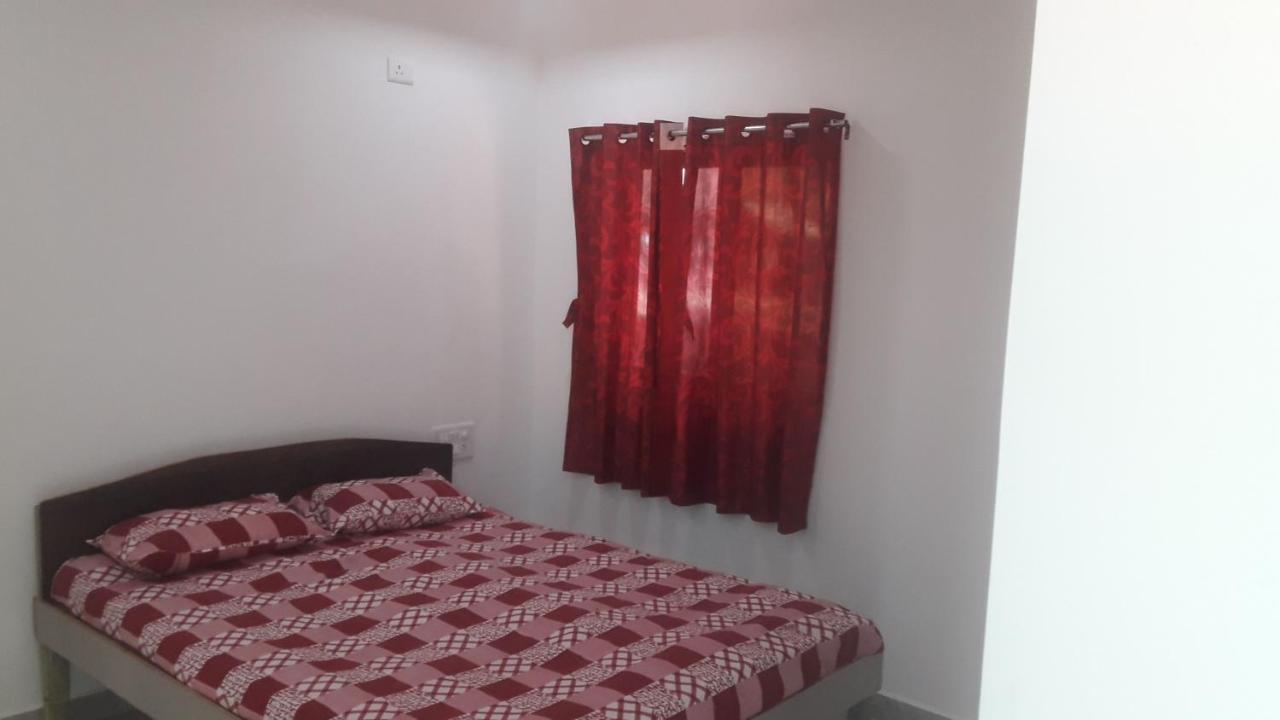 Chintamani Beach House Hotell Mālvan Exteriör bild