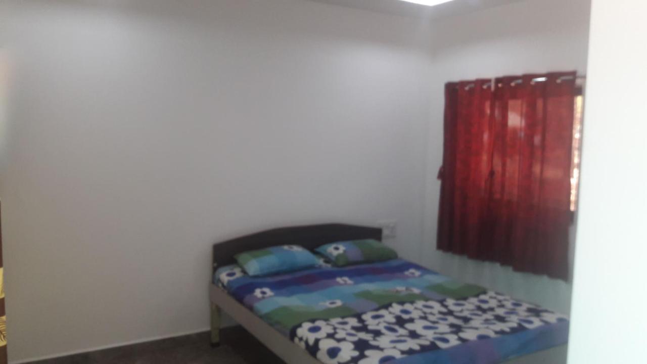 Chintamani Beach House Hotell Mālvan Exteriör bild